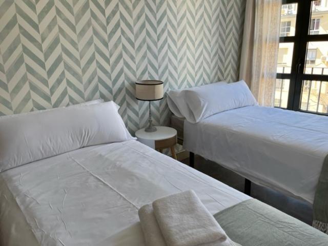 סביליה Amador Apartamento Familiar Centro Parking Amador De Los Rios מראה חיצוני תמונה
