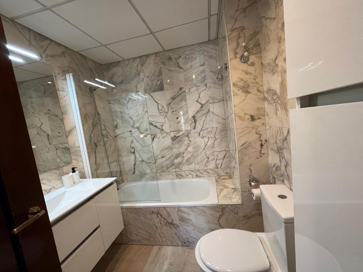 סביליה Amador Apartamento Familiar Centro Parking Amador De Los Rios מראה חיצוני תמונה
