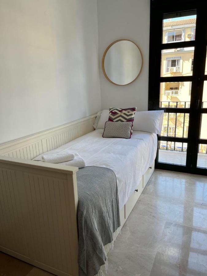 סביליה Amador Apartamento Familiar Centro Parking Amador De Los Rios מראה חיצוני תמונה