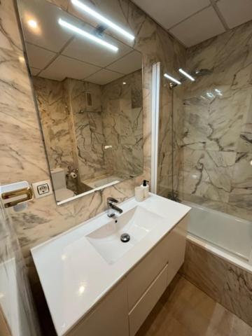 סביליה Amador Apartamento Familiar Centro Parking Amador De Los Rios מראה חיצוני תמונה